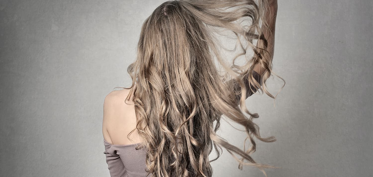 Wie man Balayage-Strähnchen zu Hause macht, Schritt für Schritt